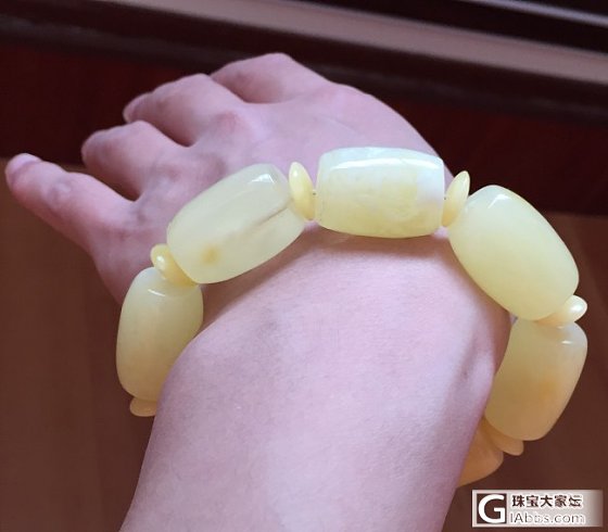 请大家看看这串珠子价值几何啊？_蜜蜡