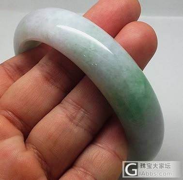 春带彩手镯可买么？_翡翠