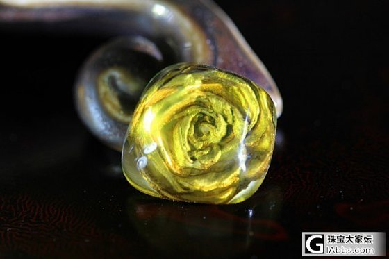 历时一个月金珀阴雕与纯金粉和大漆的完美结合，求闪闪对得起用心_琥珀
