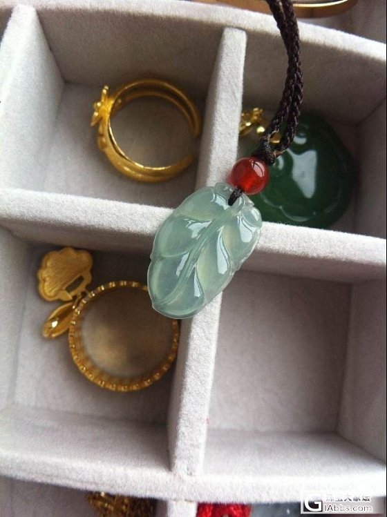 翡翠晴水荧光小叶子，可用耳线做单边耳坠，200出_翡翠