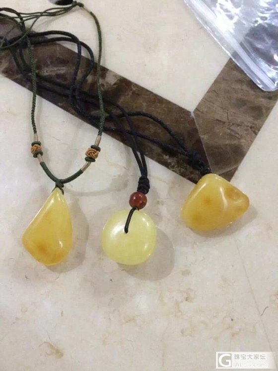晒晒更健康：最近磨的几个蜜蜡吊坠_蜜蜡