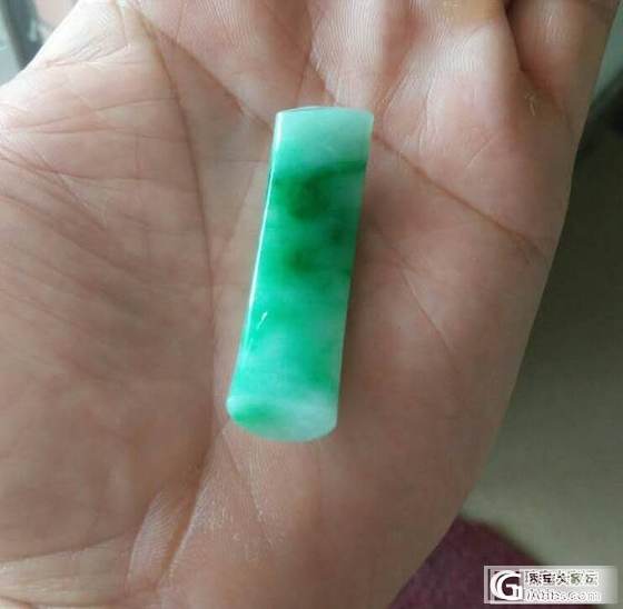 一段翡翠辣色手镯条_翡翠