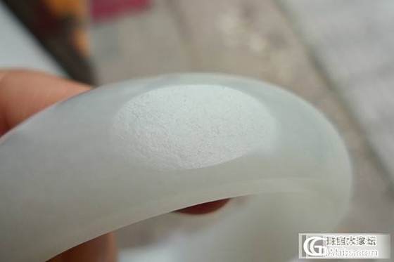 56内径清水皮脂白素籽镯（已出）_卡禄珠宝