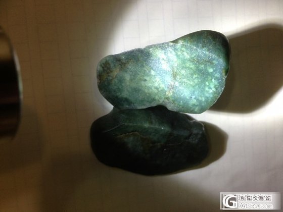 一 切為二的剥皮石料，不曉得能做什麼？甚至擔心是不是翡翠石料？_半成品翡翠