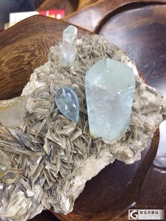 大量海蓝宝原石_海蓝宝