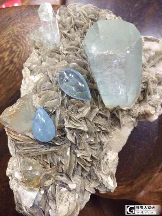 大量海蓝宝原石_海蓝宝
