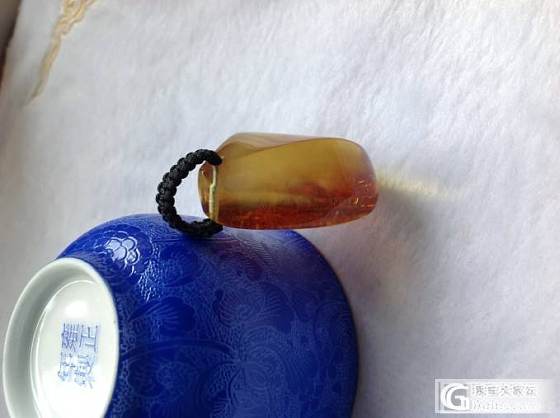 几个坠子，还有点儿打酱油的蜜蜡。_琥珀