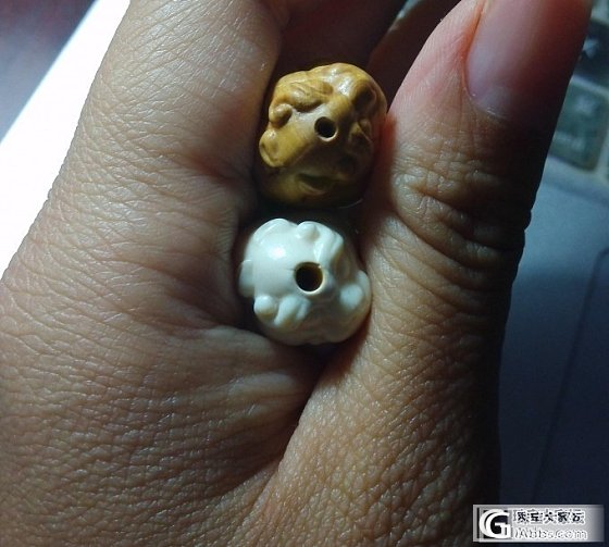 特价处理老山檀+白色有机宝石【仿石虫小萌兽】可做坠子，背云_玉石
