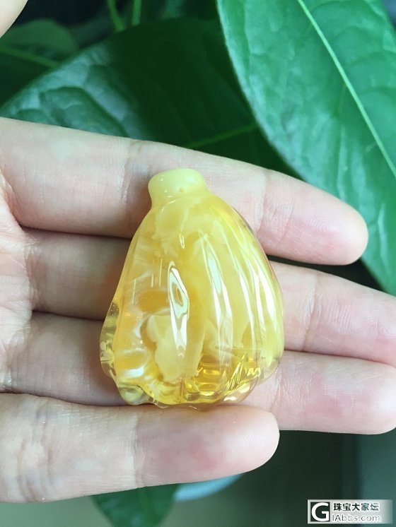 蜜蜡精雕鱼牌，精致牡丹花_珠宝