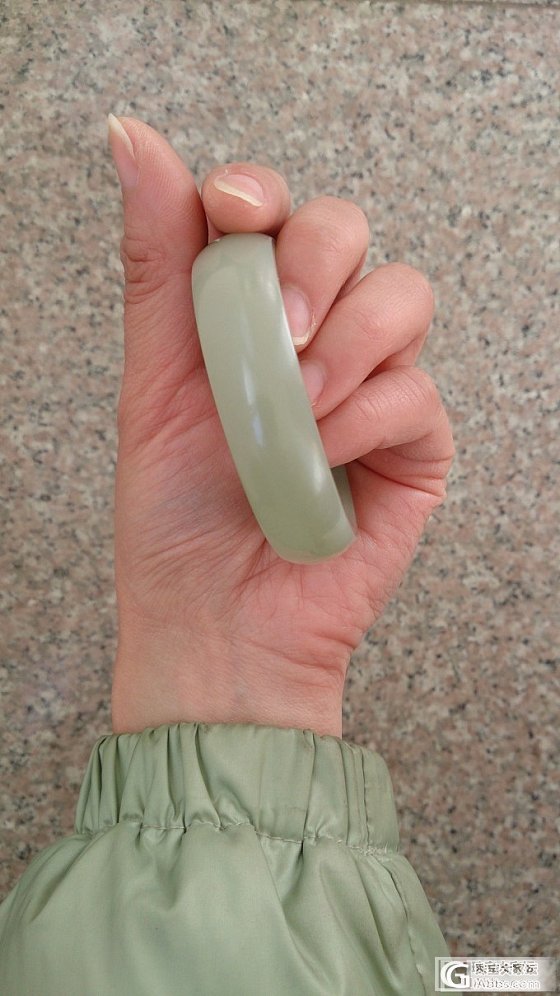 一只小青镯，如何判断纹还是裂？_和田玉