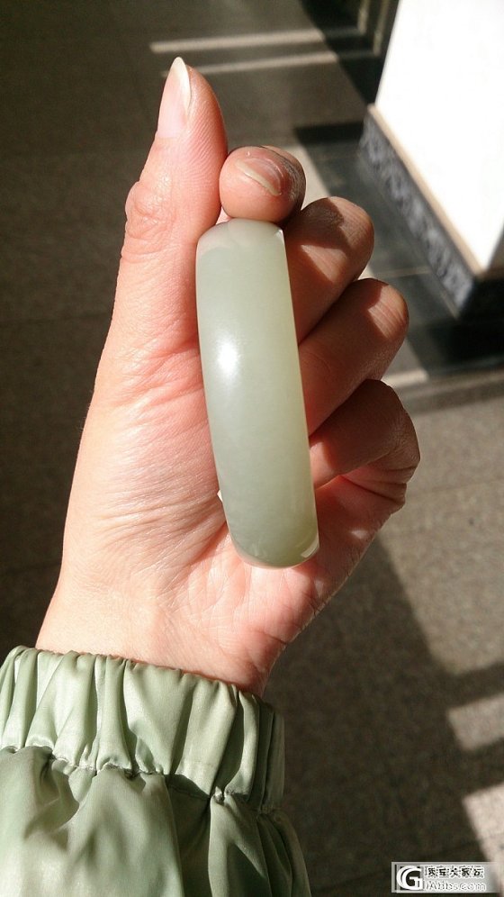 一只小青镯，如何判断纹还是裂？_和田玉