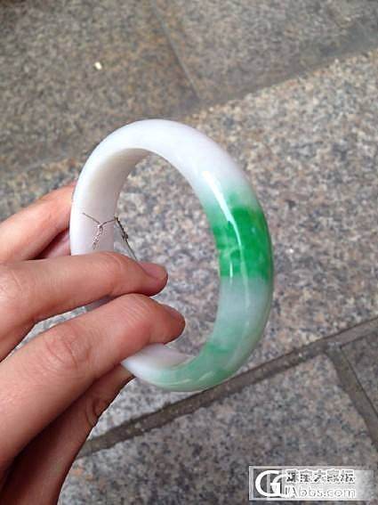 最近看上的一只阳绿厚桩宽翡翠手镯_翡翠