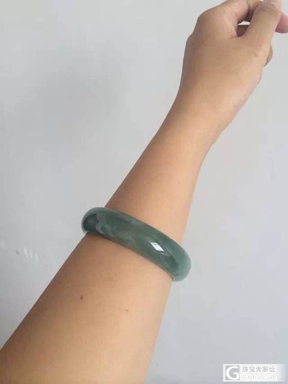 这个手镯上手好看么？附上害羞真人照，轻拍~_翡翠