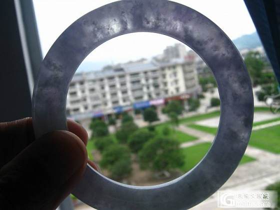 大家帮看下这手镯A吗？_翡翠