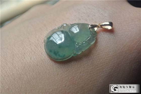 两款特价实惠加金扣子的吊坠_翡翠
