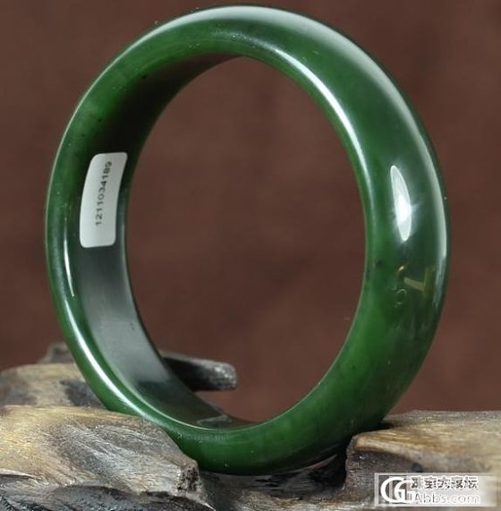 年前想败一个碧玉镯，大家帮忙看看这个镯子咋样？_和田玉