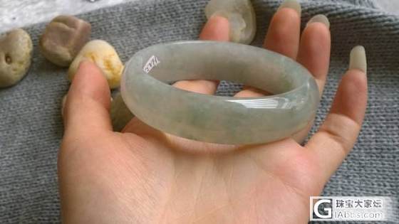 种色比较，大家帮我看看俩镯什么价入合适，哪个更赞_手镯翡翠摄影