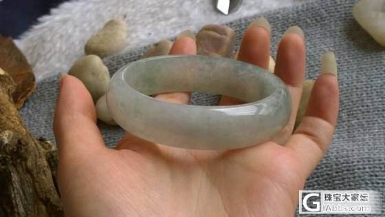 种色比较，大家帮我看看俩镯什么价入合适，哪个更赞_手镯翡翠摄影