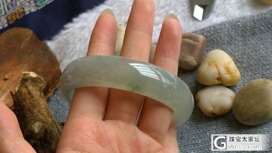 种色比较，大家帮我看看俩镯什么价入合适，哪个更赞_手镯翡翠摄影