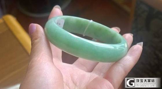 大家帮我看看两个镯子啥价入合适，哪个更赞？_翡翠