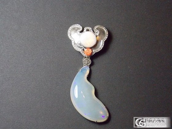 巨大的水晶欧泊 大就是美_刻面宝石欧泊