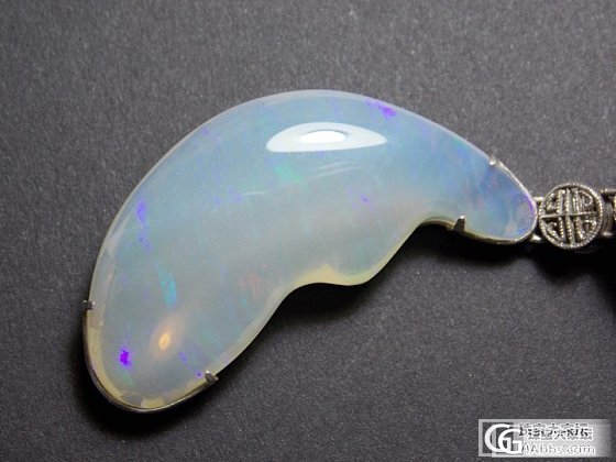 巨大的水晶欧泊 大就是美_刻面宝石欧泊