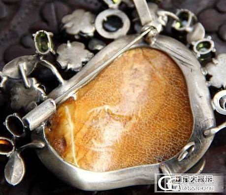 很有质感的老蜜蜡吊坠，亲们看3600元值吗？_有机宝石