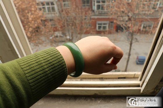 大家给看一下这个碧玉镯子如何，新手小白，求教，是鸭蛋青？还是苹果绿？_碧玉