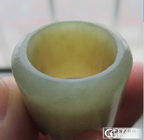 奶奶给的扳指，请问是什么材质？_和田玉