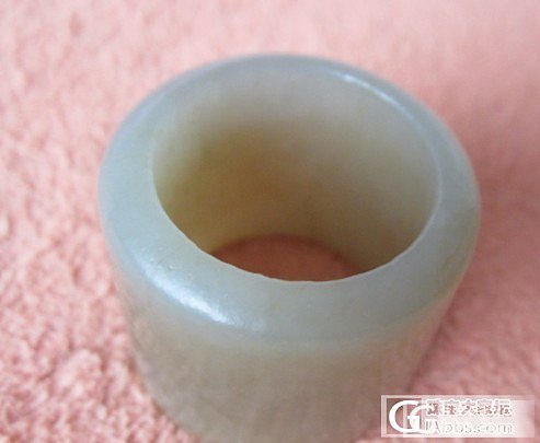 奶奶给的扳指，请问是什么材质？_和田玉
