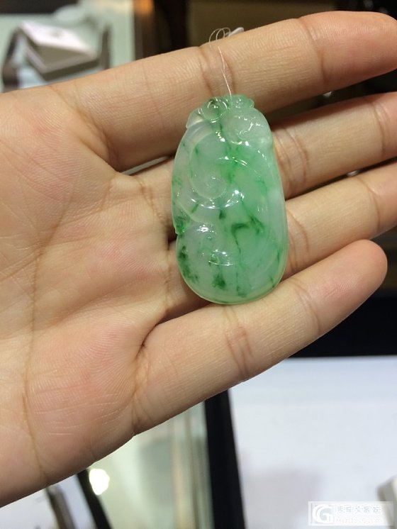 大家看看这个翡翠值得入手吗_翡翠