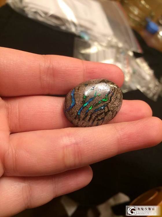 母岩欧泊神奇的魅力～_刻面宝石欧泊