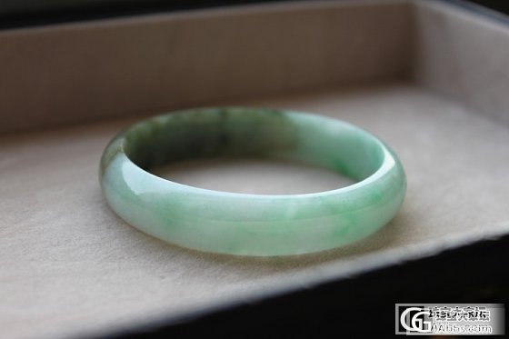 苹果绿贵妃,花青飘花,辣绿小圆镯子口径50~53MM,小巧吊坠也有哦_翡翠