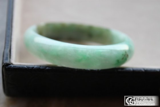 苹果绿贵妃,花青飘花,辣绿小圆镯子口径50~53MM,小巧吊坠也有哦_翡翠