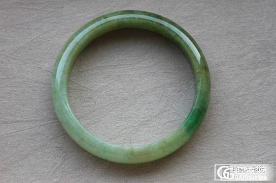 苹果绿贵妃,花青飘花,辣绿小圆镯子口径50~53MM,小巧吊坠也有哦_翡翠