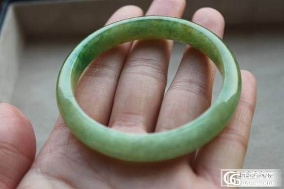 苹果绿贵妃,花青飘花,辣绿小圆镯子口径50~53MM,小巧吊坠也有哦_翡翠