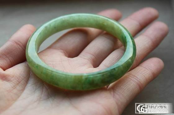 苹果绿贵妃,花青飘花,辣绿小圆镯子口径50~53MM,小巧吊坠也有哦_翡翠