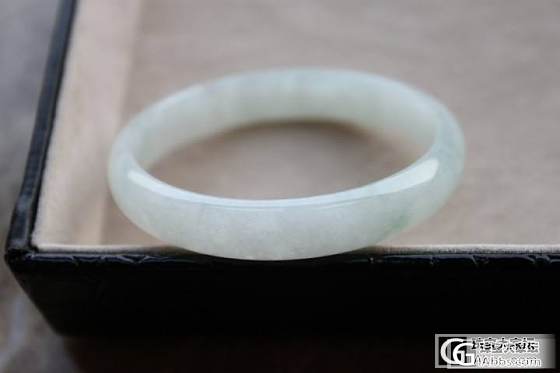 苹果绿贵妃,花青飘花,辣绿小圆镯子口径50~53MM,小巧吊坠也有哦_翡翠