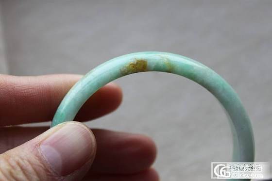 苹果绿贵妃,花青飘花,辣绿小圆镯子口径50~53MM,小巧吊坠也有哦_翡翠