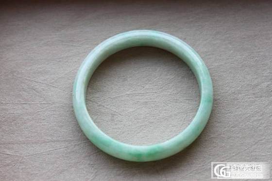 苹果绿贵妃,花青飘花,辣绿小圆镯子口径50~53MM,小巧吊坠也有哦_翡翠