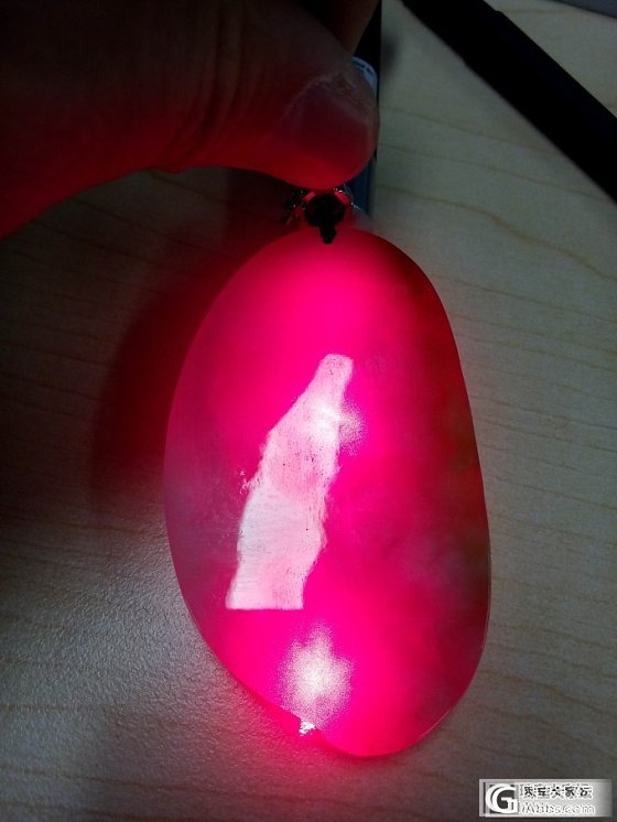 冰种浓艳椿色原石+一秒变浓艳椿色的挂件。（极度浓艳，小心惊吓）_翡翠