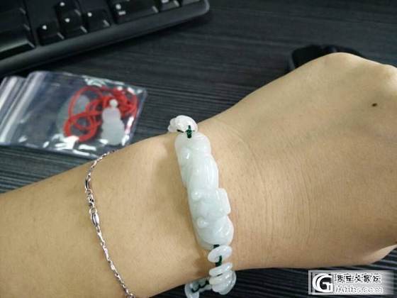 新入的三件饰物，吊咀有条不知是否系裂纹，买时无注意哦_翡翠