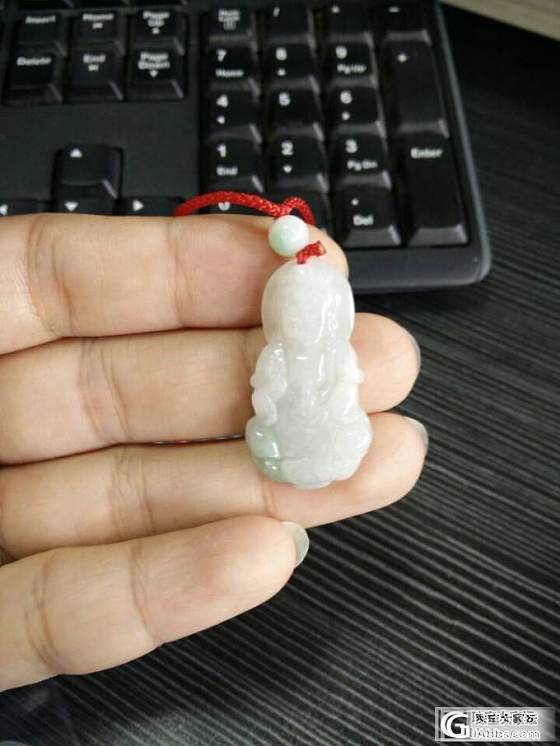 新入的三件饰物，吊咀有条不知是否系裂纹，买时无注意哦_翡翠
