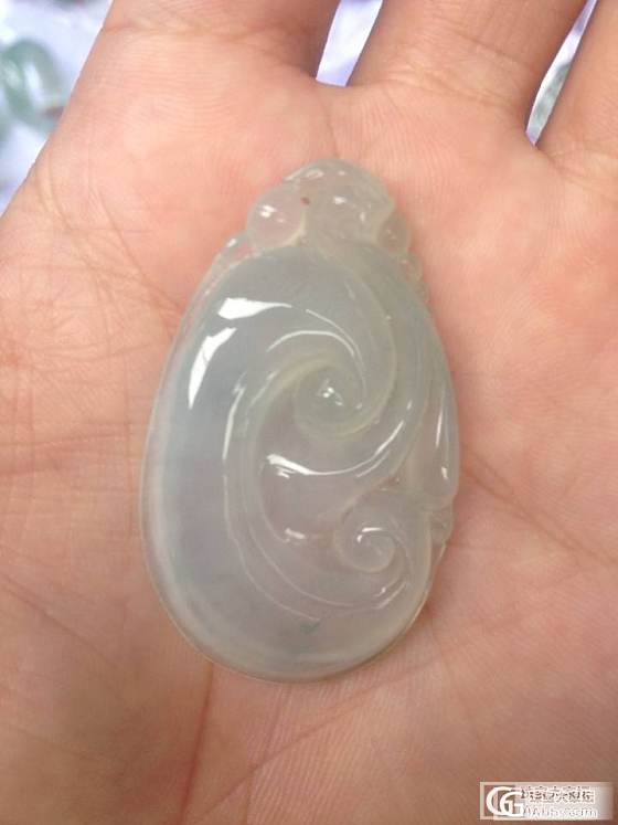 请翠友们帮忙看看这三个如意怎么样，大概值多少钱？_翡翠