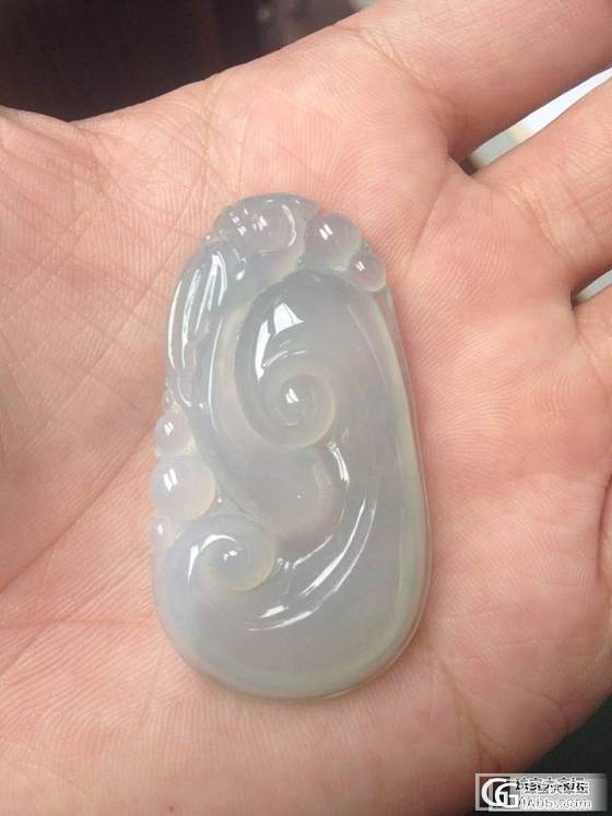 请翠友们帮忙看看这三个如意怎么样，大概值多少钱？_翡翠