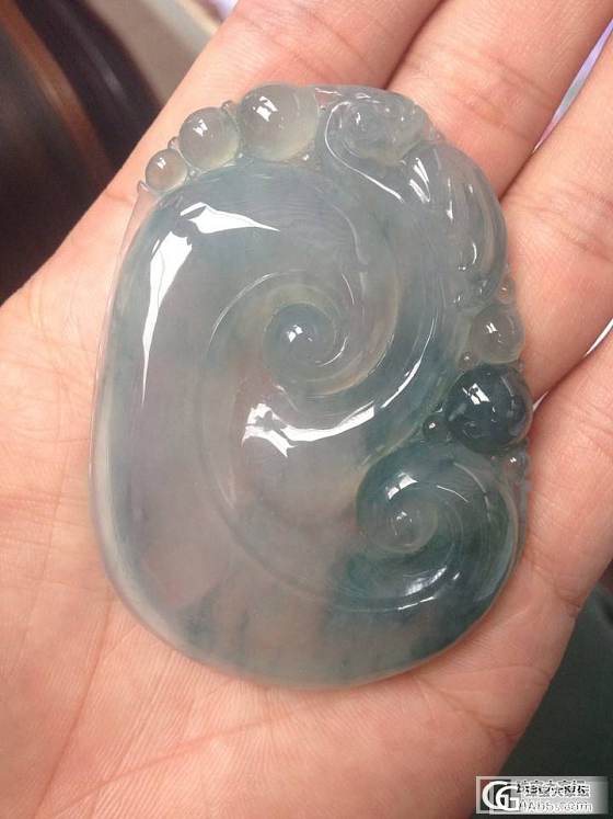 请翠友们帮忙看看这三个如意怎么样，大概值多少钱？_翡翠