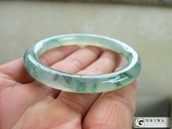 大家帮忙看下这个镯子，多少钱可以入呢？_翡翠