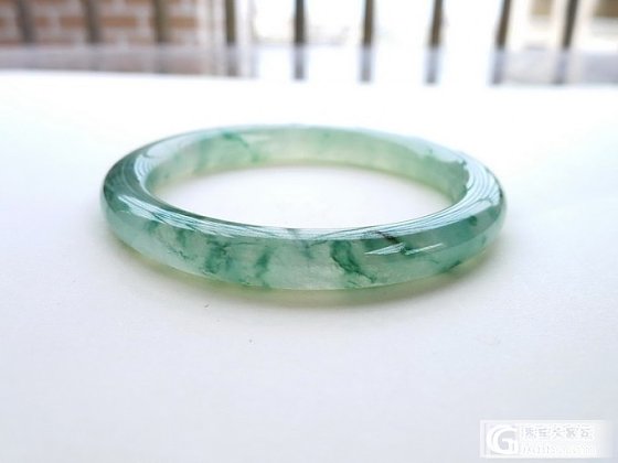 大家帮忙看下这个镯子，多少钱可以入呢？_翡翠