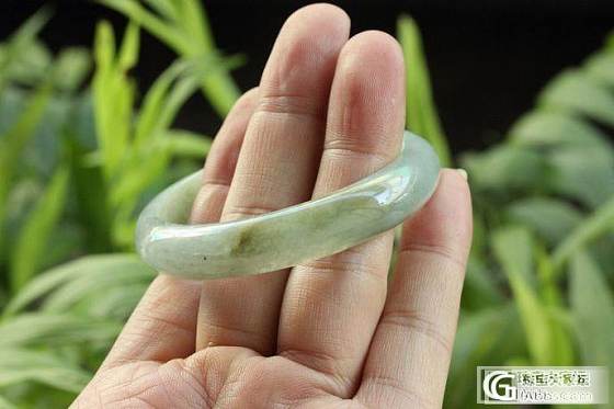 请教达人，这个600元的翡翠手镯值得入吗？_翡翠