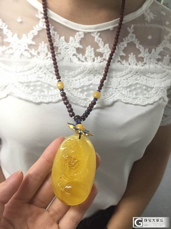 3个很漂亮的蜜蜡和金绞蜜，各位觉得怎样？_蜜蜡挂件